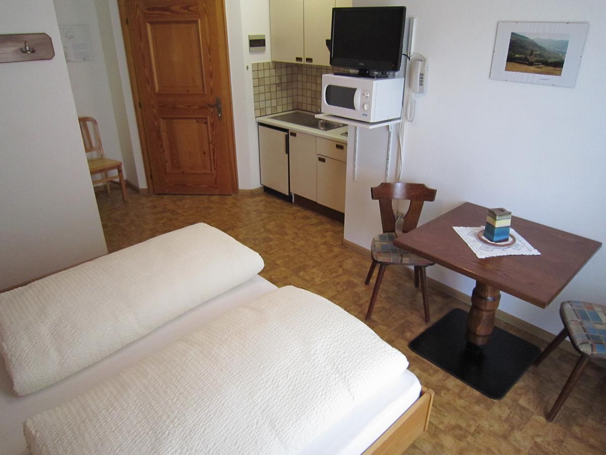 Aparthotel Garni Haus Hubertus Malles Venosta Eksteriør bilde
