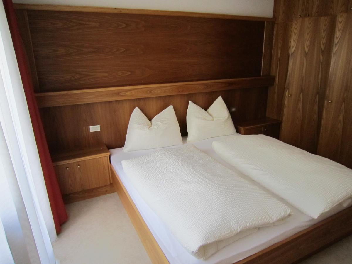 Aparthotel Garni Haus Hubertus Malles Venosta Eksteriør bilde